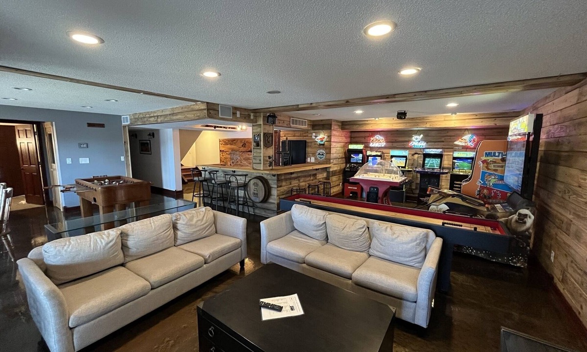 Nisswa Cabin | Massive Lakefront Cabin in Pillsbury Forest