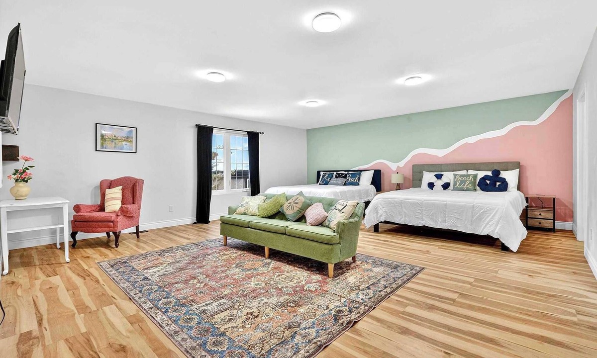 Port Colborne Apartment | Massive Master BD 2 Kings Plus Ensuite