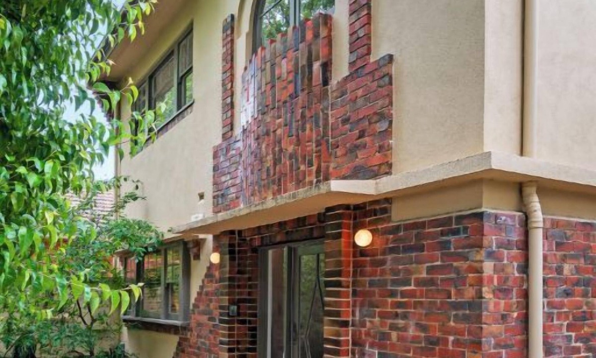 Elwood Apartment | Massive Mitford! Large, Luxurious 1st Class 4 Bdrm