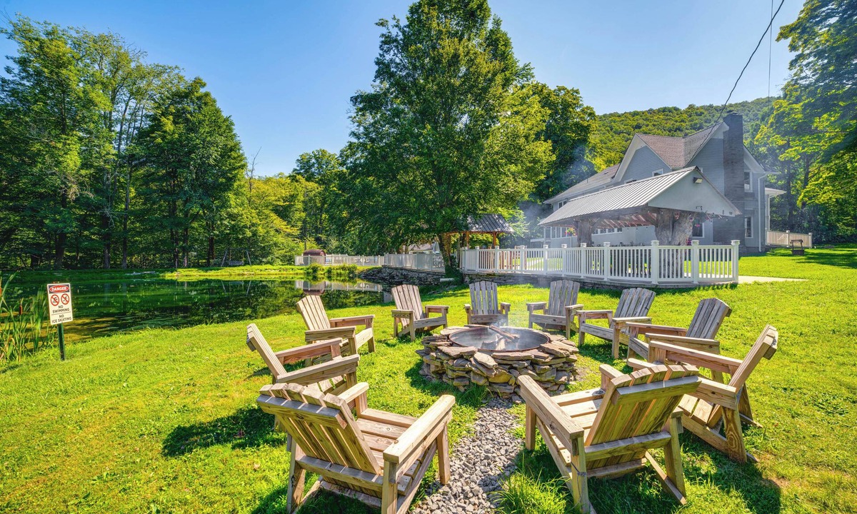 East Branch House | Massive Roscoe Retreat: Great for Large Groups!