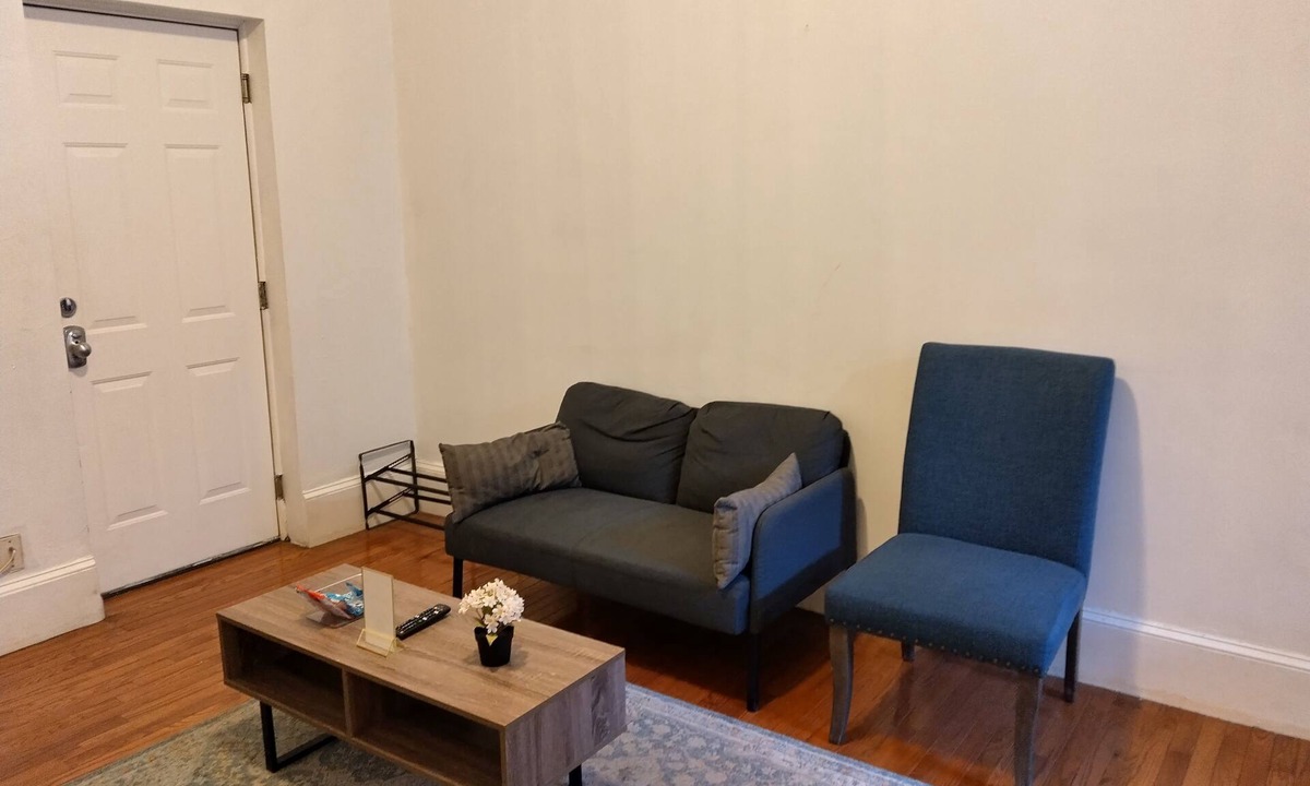 Gayborhood Apartment | Master 1 bedroom - 2 beds queennlocated at center city