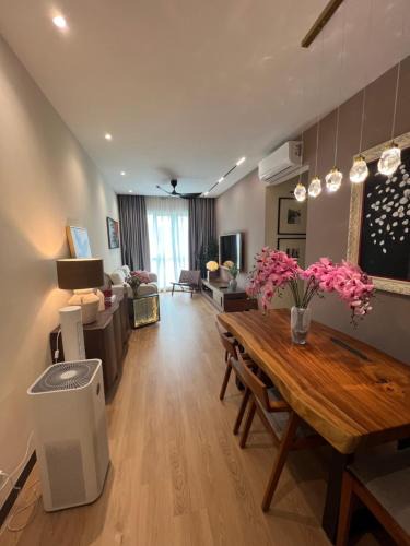 Kampung Batu Uban Apartment | Master Bedroom only in Bayan Lepas Share Space