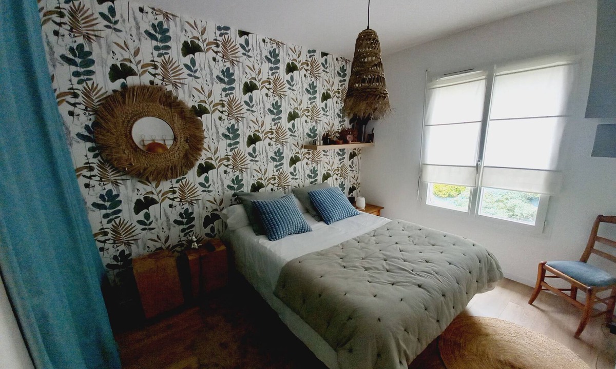 Riom Bed & Breakfast | Master bedroom Riom Chatel G