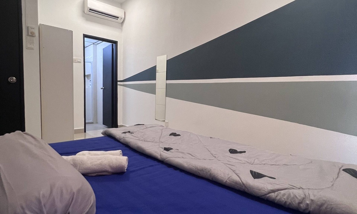 Kuala Lumpur Apartment | Master bedroom with attached bathroom