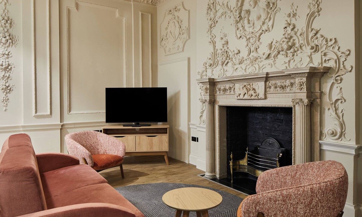 Dowgate Apartment | master Cannon