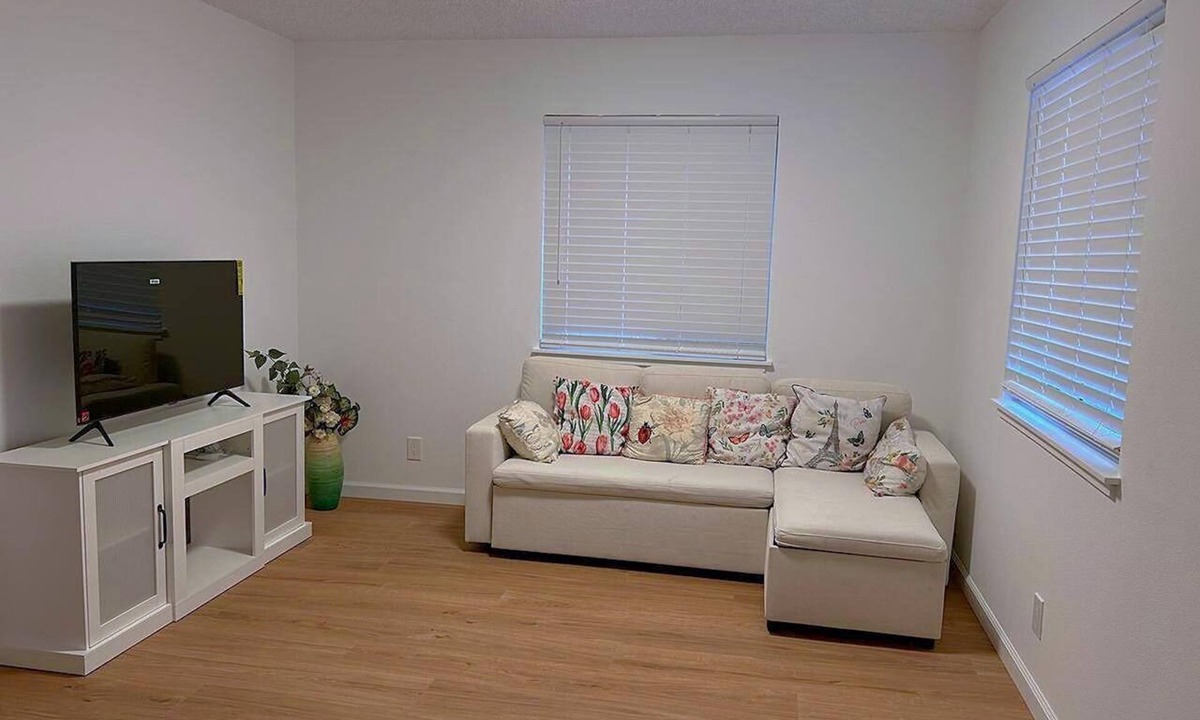 Pleasant Hill House | Master guest suite in Pleasant Hill