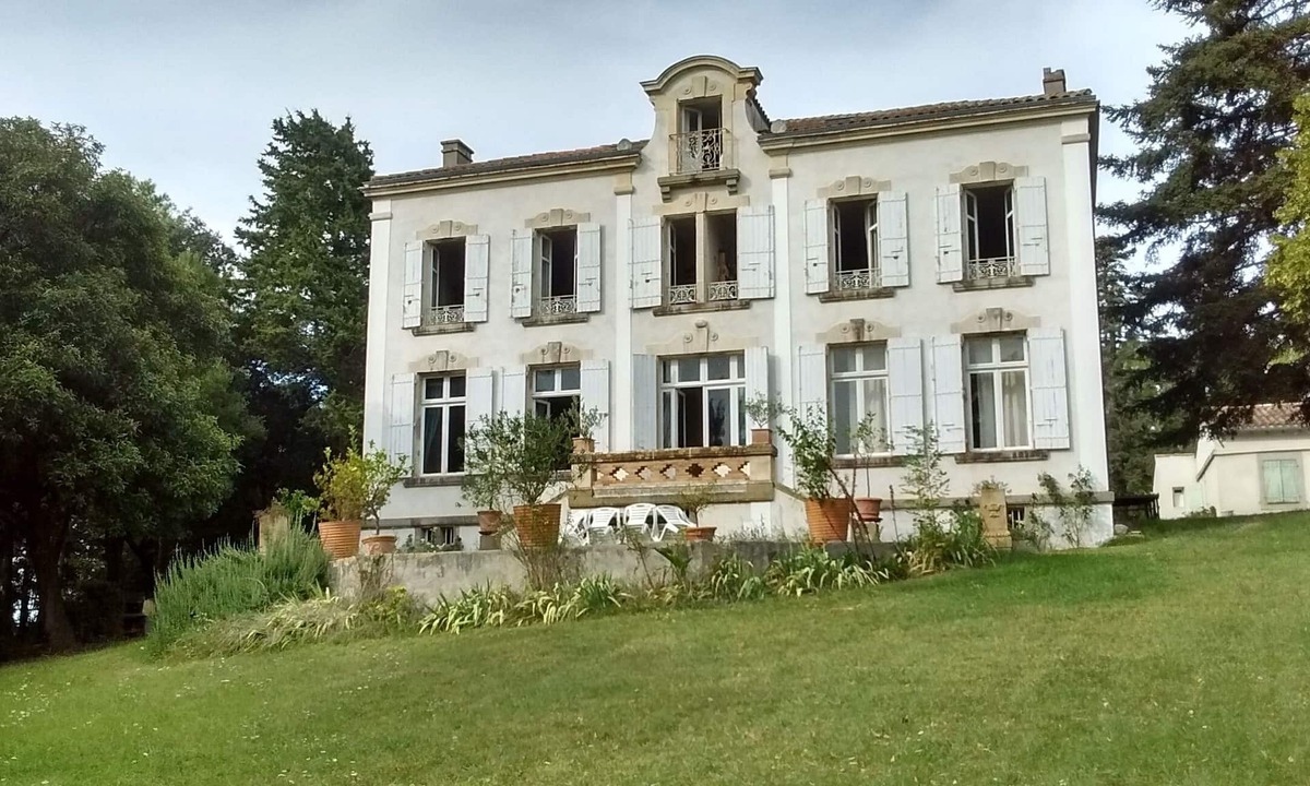 Montreal House | Master house for rent, Montreal de l'Aude - sleeps 20, secured pool