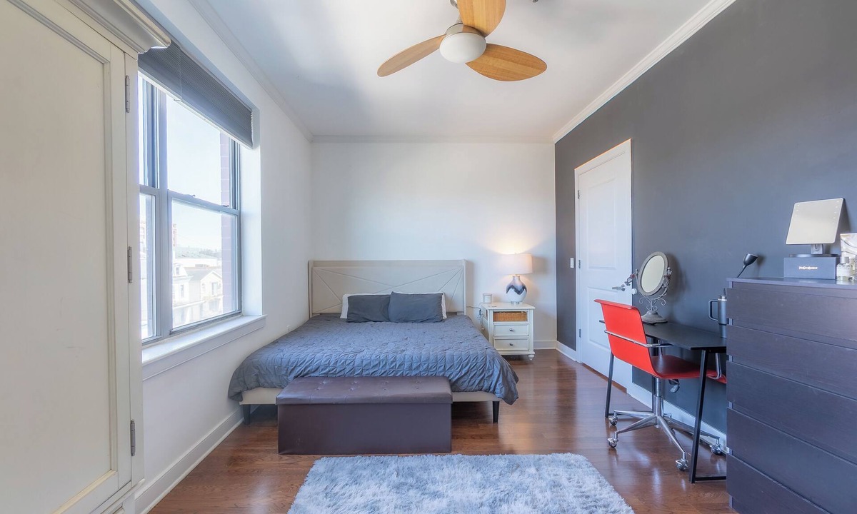Hackensack River Waterfront Apartment | Master King plus 2 Queens by NYC & onsite gym