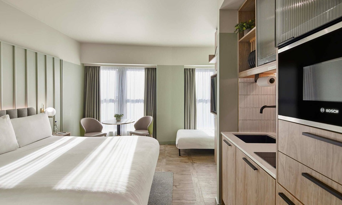 The City of London Apartment | master St. Paul's