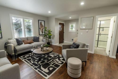 Parkland House | Master Suite with King Size Bed.