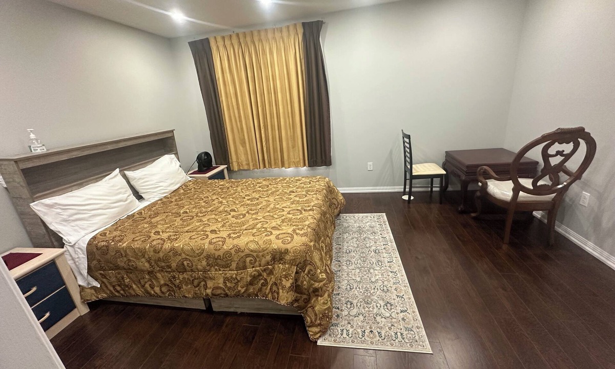 Mount Pleasant House | Master-Sweet Room attached Washroom in Brampton