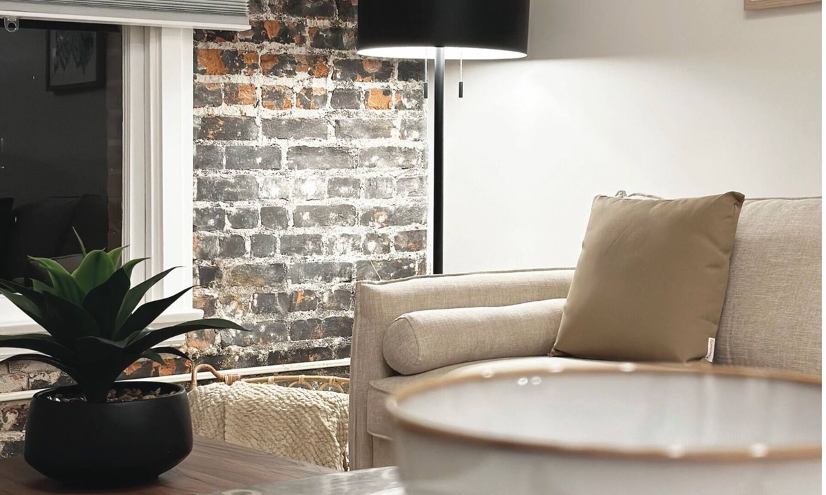Miracle Mile Apartment | masterfully blend modern luxury studio with thoughtful details