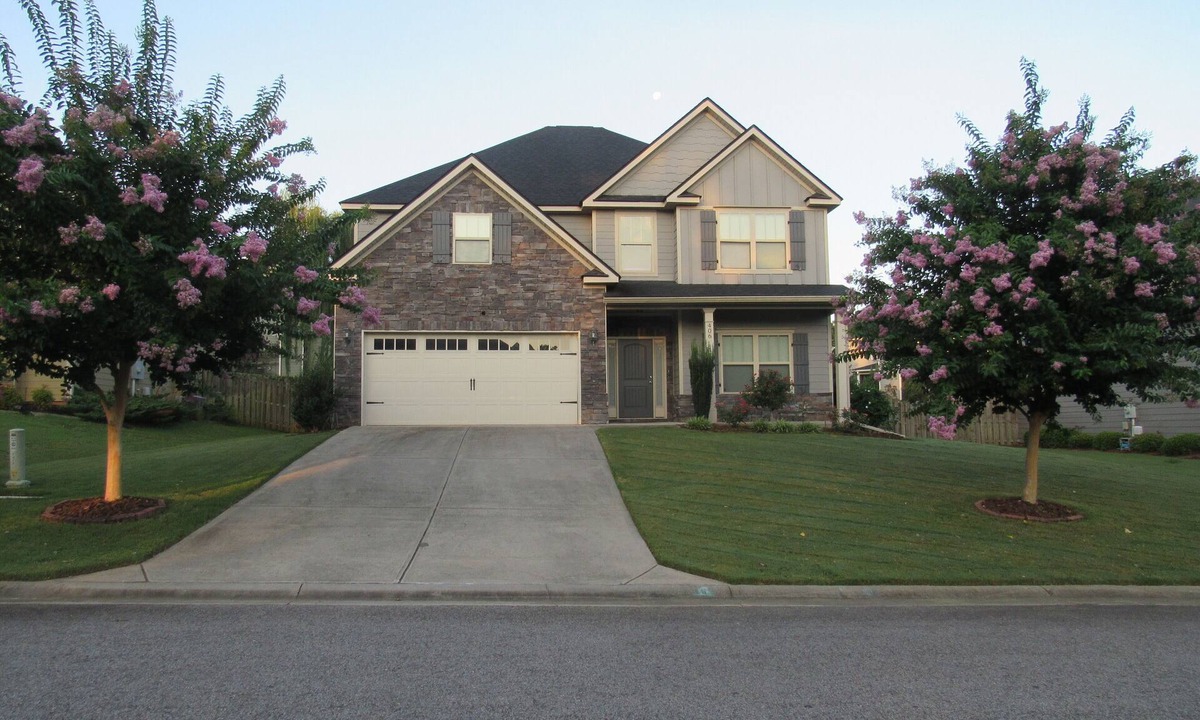 Martinez House | Masters Housing -5.6 miles to Masters