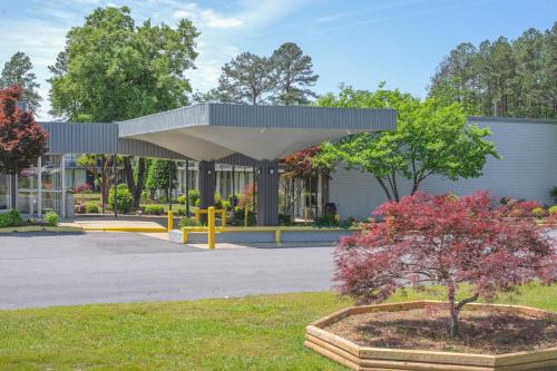 Selma Hotel | Masters Inn Selma Smithfield I-95 By OYO
