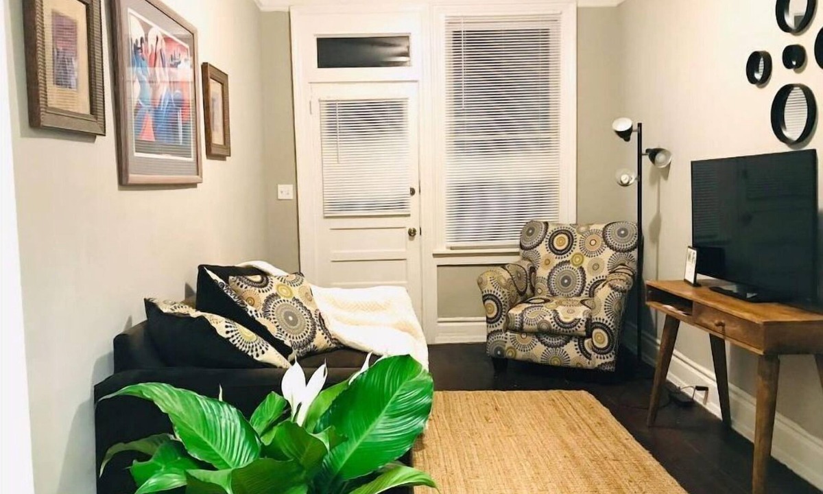 Summerville House | Master’s on Central