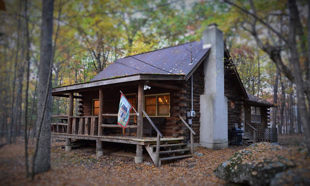 Rowland Cabin | MASTHOPE LOG CABIN Sleeps 7