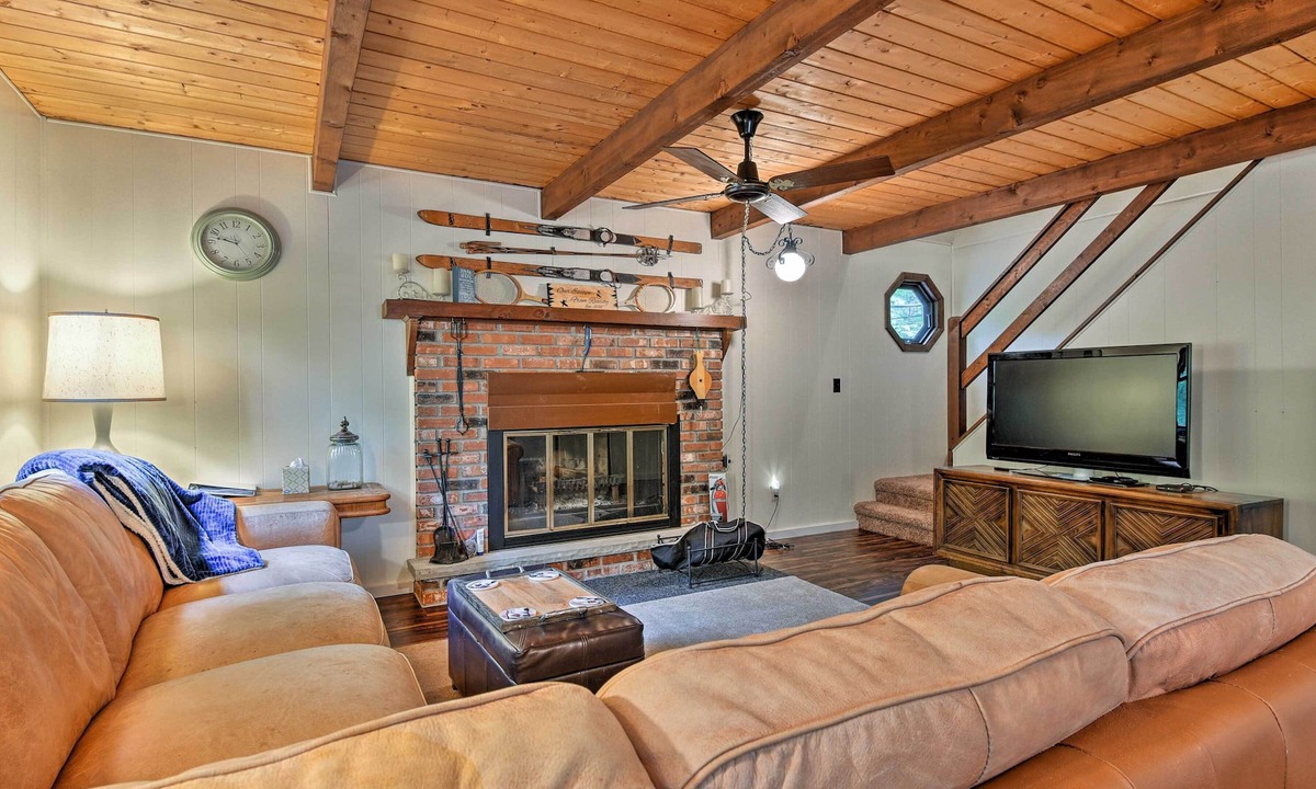 Lackawaxen House | Masthope Mountain Resort Home w/Deck, Pool Access!