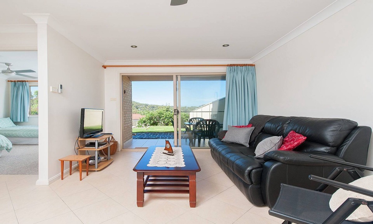 Nelson Bay Apartment | Matador Flat - Pet Friendly Accommodation - Close to CBD