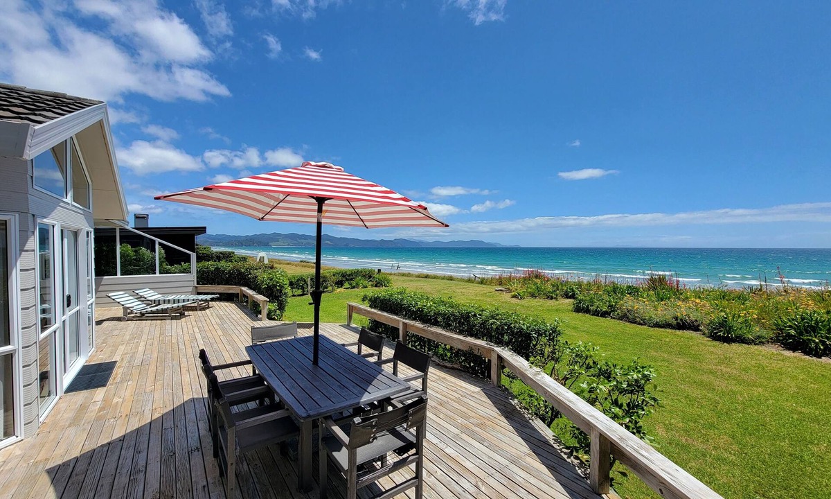 Matarangi Cottage | Matarangi Beachfront - Matarangi Holiday Home
