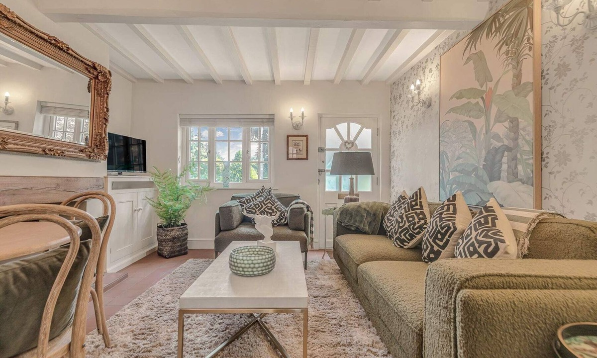 Quorn House | Matchstick Cottage Su