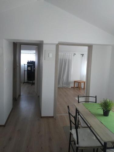 Dobree-Bon Port Apartment | Mathieu Nantes G1