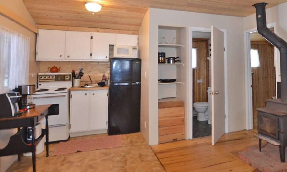 Eau Claire Cottage | Mattawa River Resort