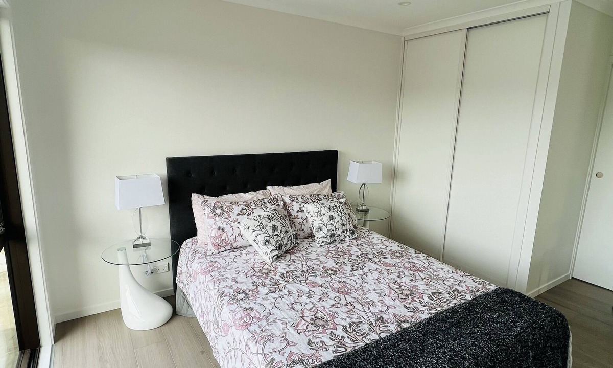 Henderson Apartment | Matuhi Deluxe studio with kitchenette