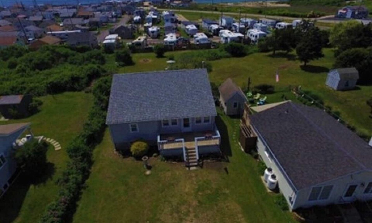 Matunuck House | Matunuck getaway - walking distance to South Kingstown Beach!