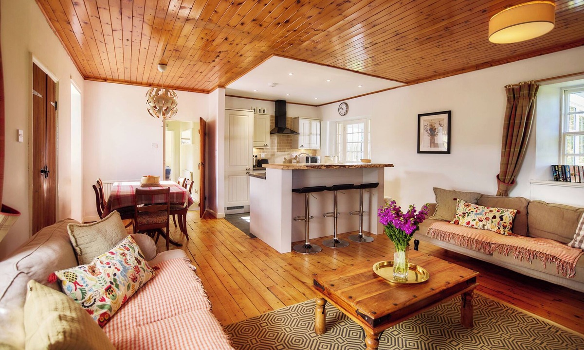 Gorebridge Cottage | Mauldslie Hill Cottage