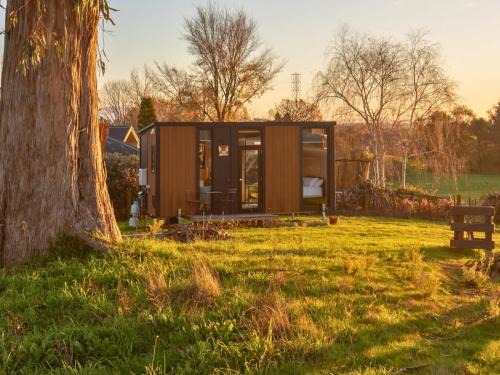 Cambridge House | Maungakawa Hill by Tiny Away