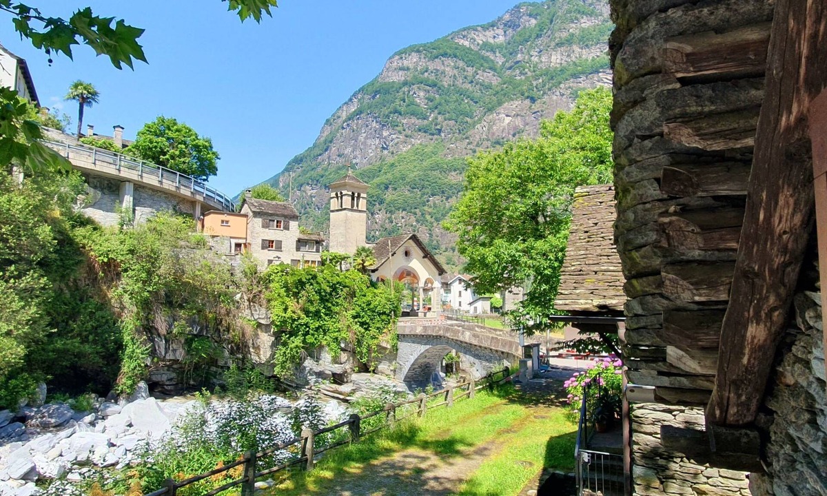 Foroglio Apartment | MAva"-Haus mit Blick aufs Wasser by Interhome