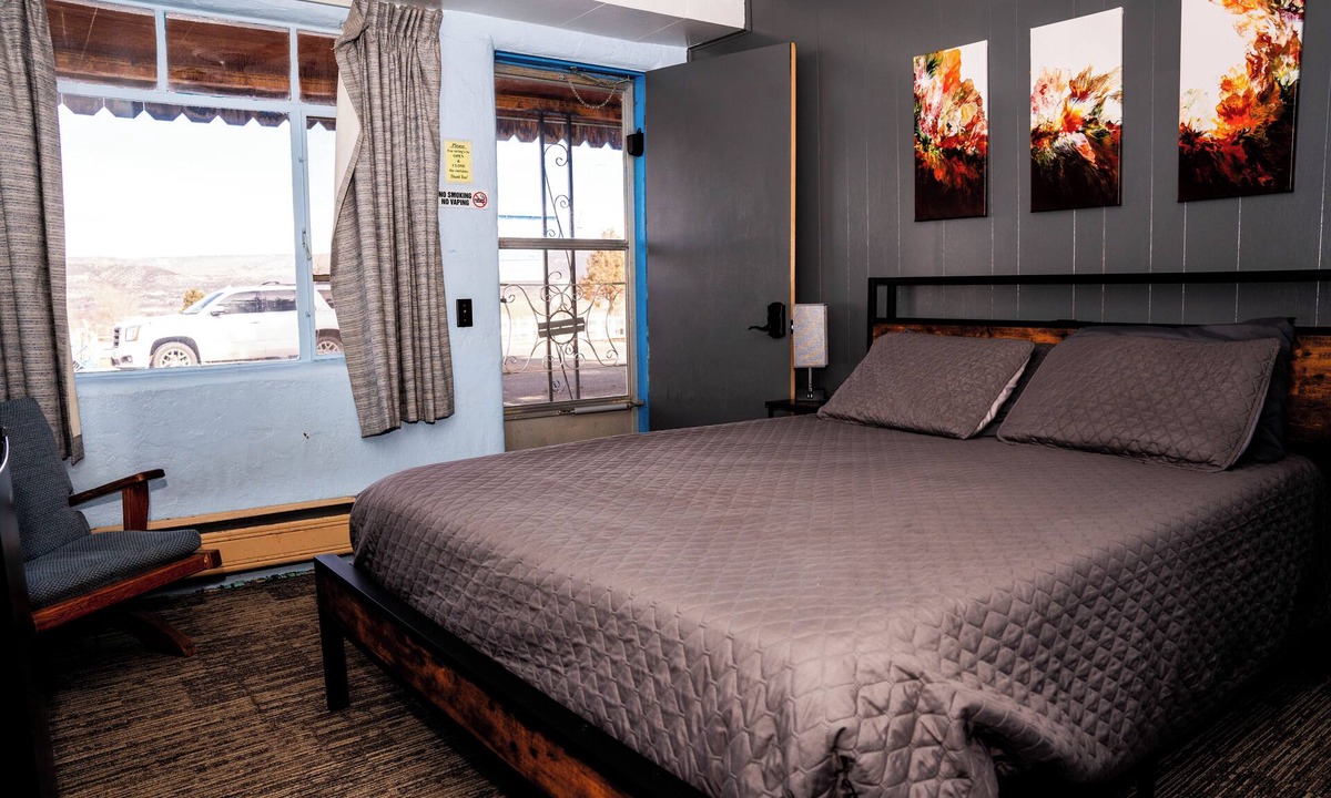 Raton Hotel | Maverick Motel and Glamp Ground