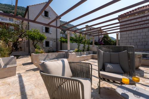 Pile Villa | Maxima Comoda luxury villa