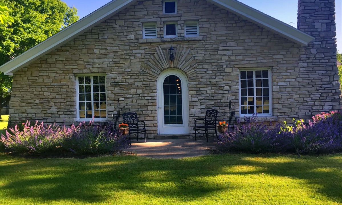 Baileys Harbor Cabin | Maxwelton Braes Lodge and Golf Course