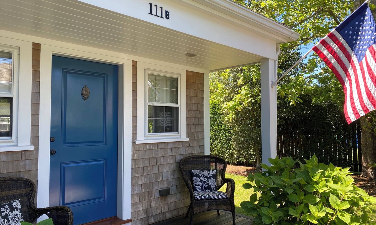 Nantucket Town Cottage | MAY BLOOMS FANTASTIC on ORANGE ST, WALK TO MAIN! PERFECT FOR FAMILY VACATION!