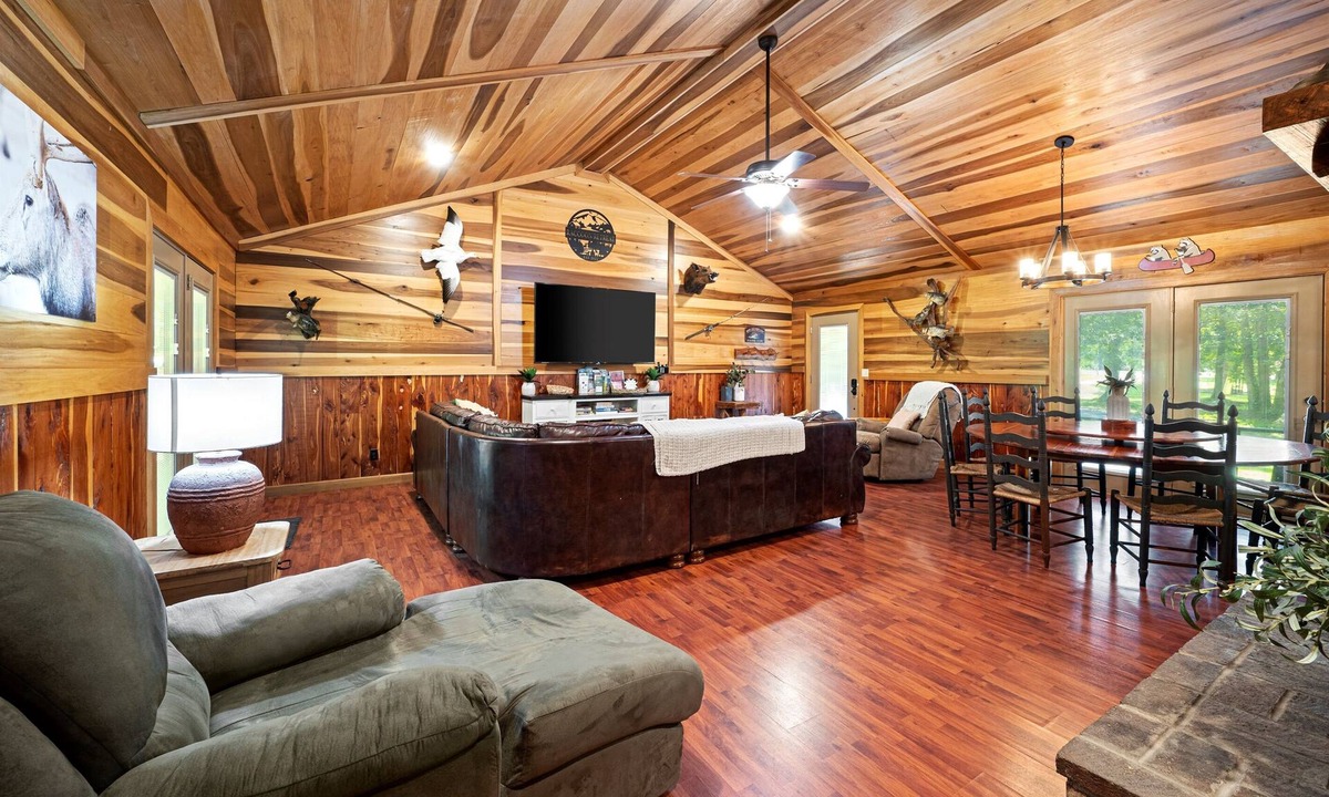 Dover Cabin | May DISCOUNT in affect! Don't Miss out.