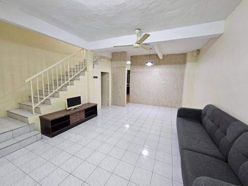 Taman Wah Keong House | May Flower Hostel