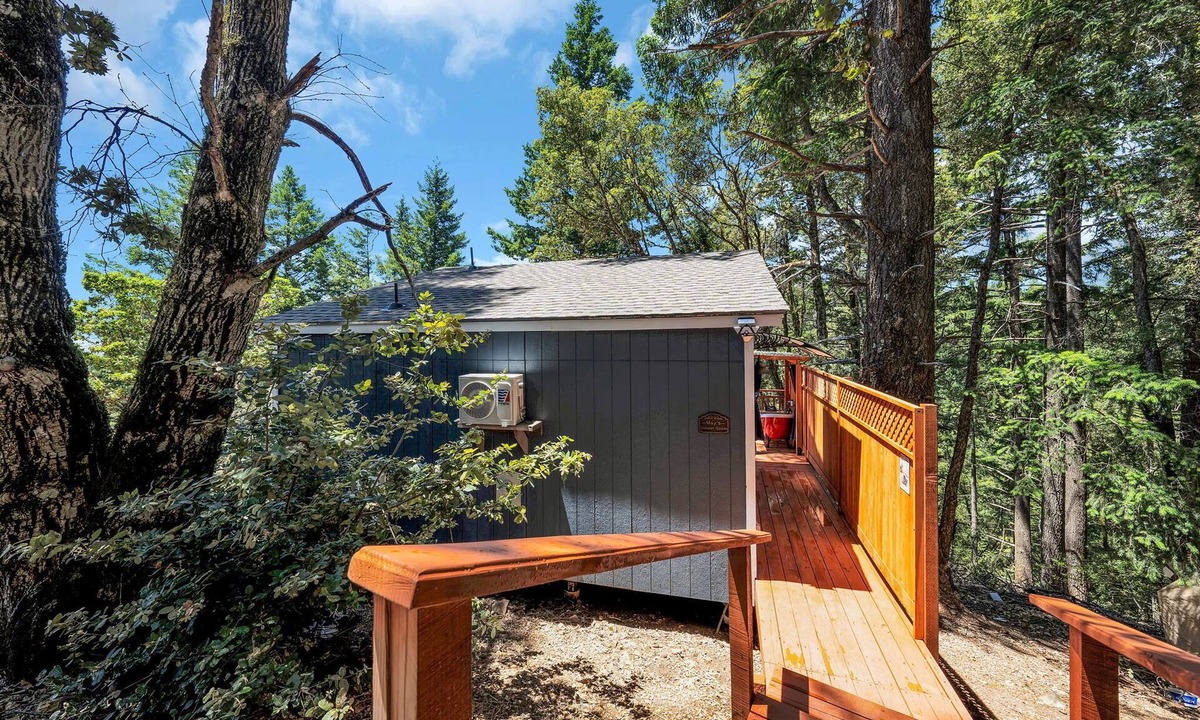 Los Gatos House | May's Luxury Sunset Cabin with Loft