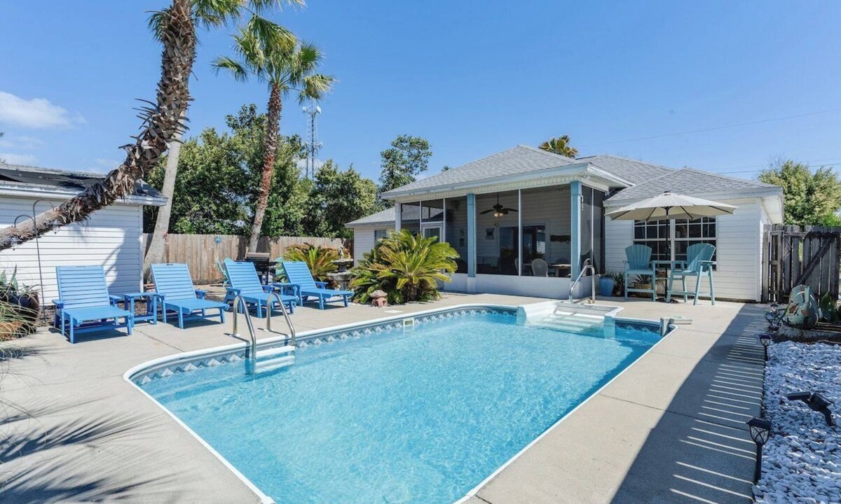 El Centro Beach House | MAY SPECIAL! Private Pool, Private Home 6min walk to the Beach!
