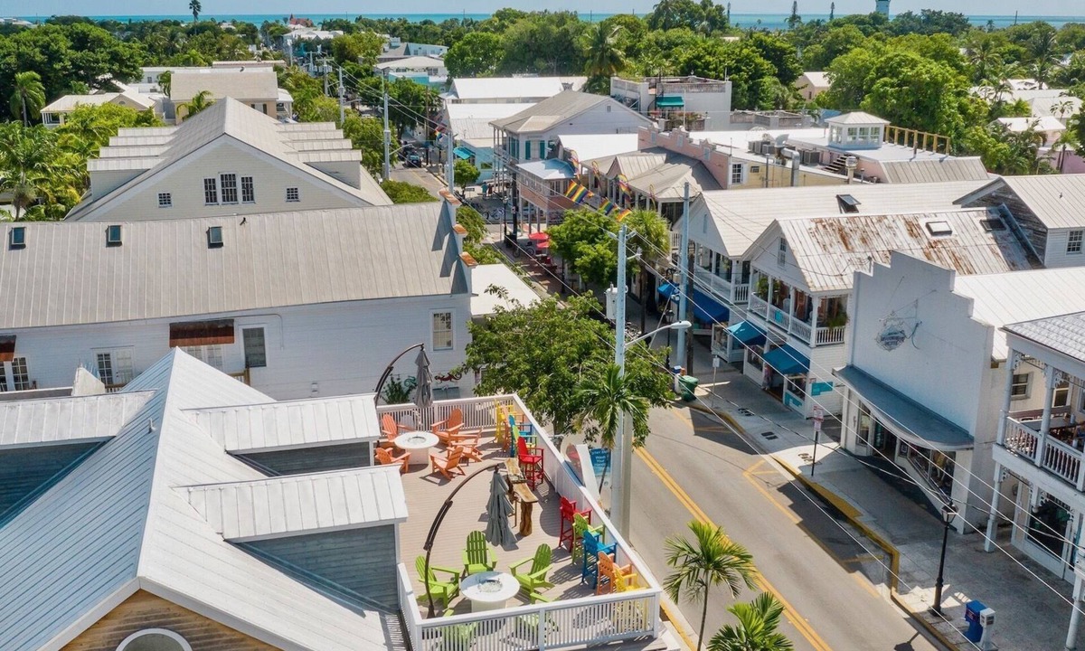 Downtown Condo | *MAYA’S SECRET TREASURE @ DUVAL* Pool & Balcony over Duval + LAST KEY SERVICES