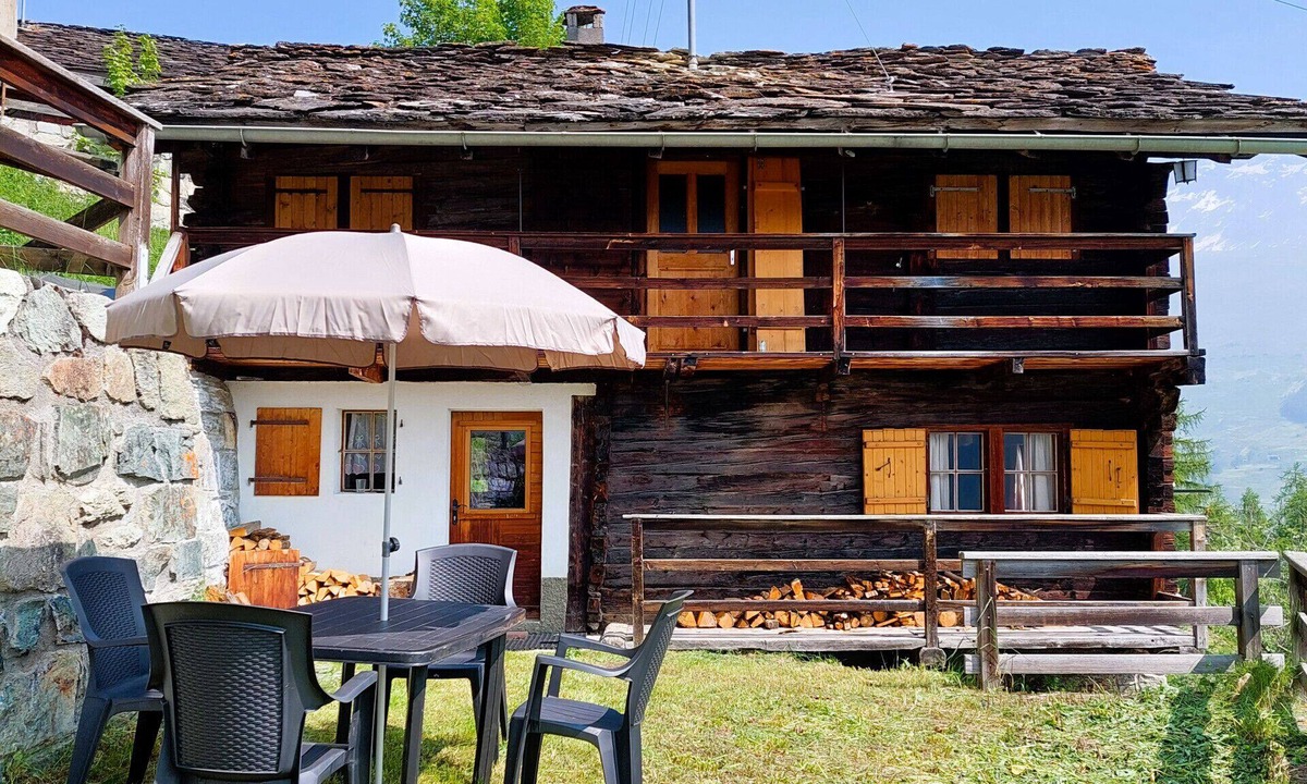 Hauderes Ski Chalet | Mayen Farquesses