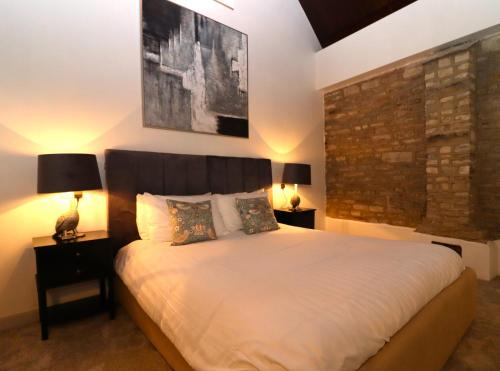 Crudwell House | Mayfield Cottage