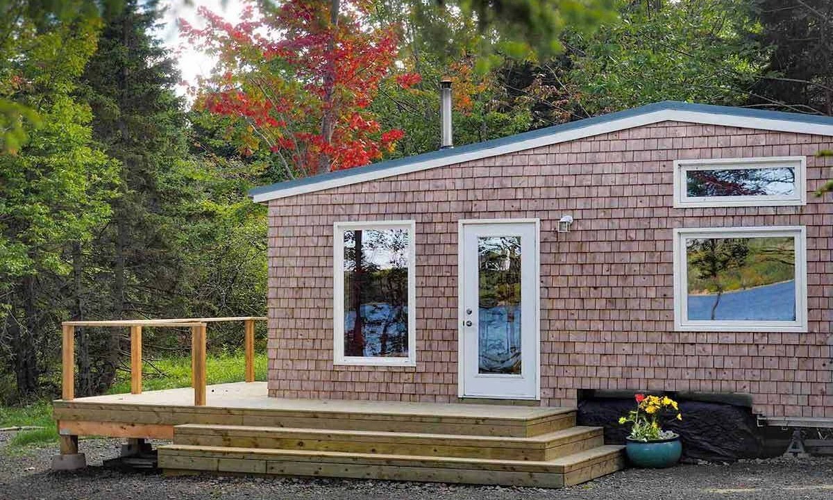 Glenville Cabin | Mayfly Tiny House on fresh water Lake Ainslie 12 min distant to Inverness beach