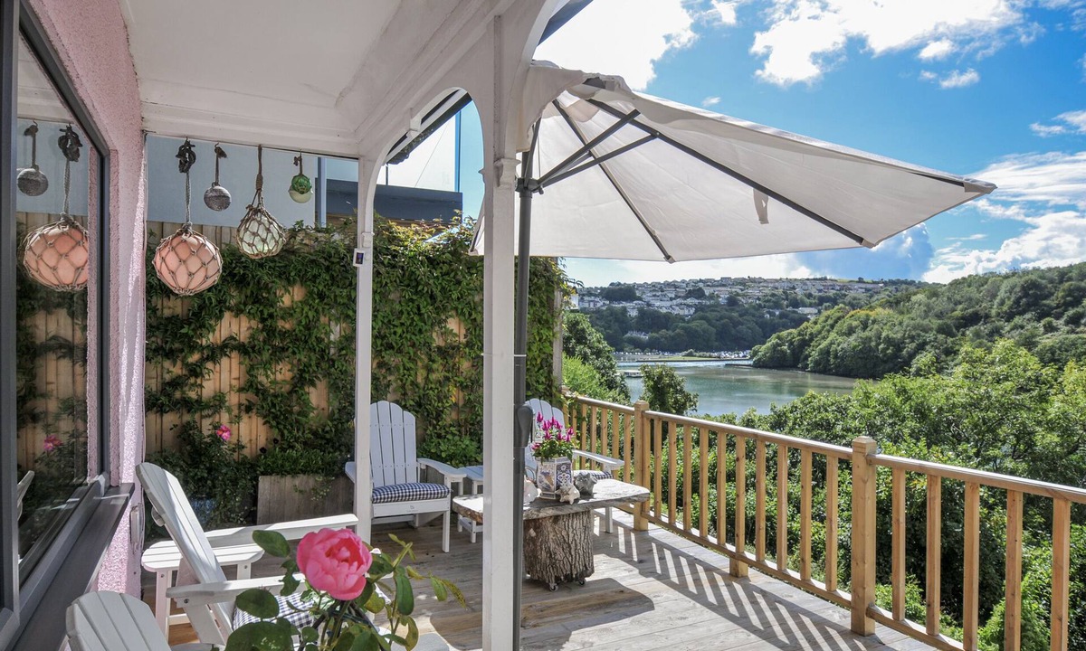 Looe Cottage | MAYHURST, pet friendly, with a garden in Looe