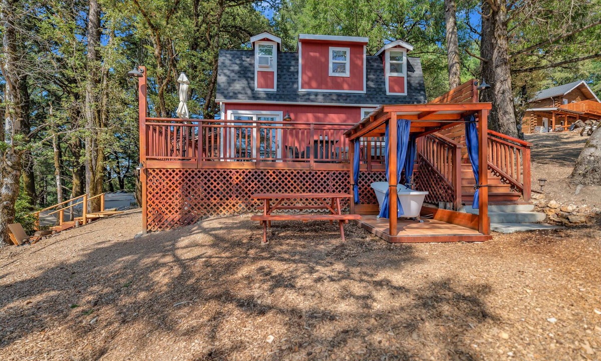 Los Gatos Cabin | Mays Luxury Farm Stays