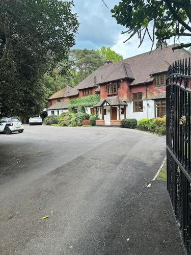 Runnymede Apartment | Maywoods Apartment