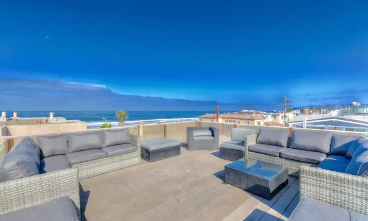 Central Mission Beach Apartment | MB 2 Condos 4BR/4BA+2 Lofts+Rooftop Deck by Sand