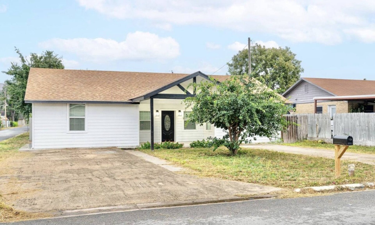 McAllen House | McAllen Home Pecan - Bicentennial