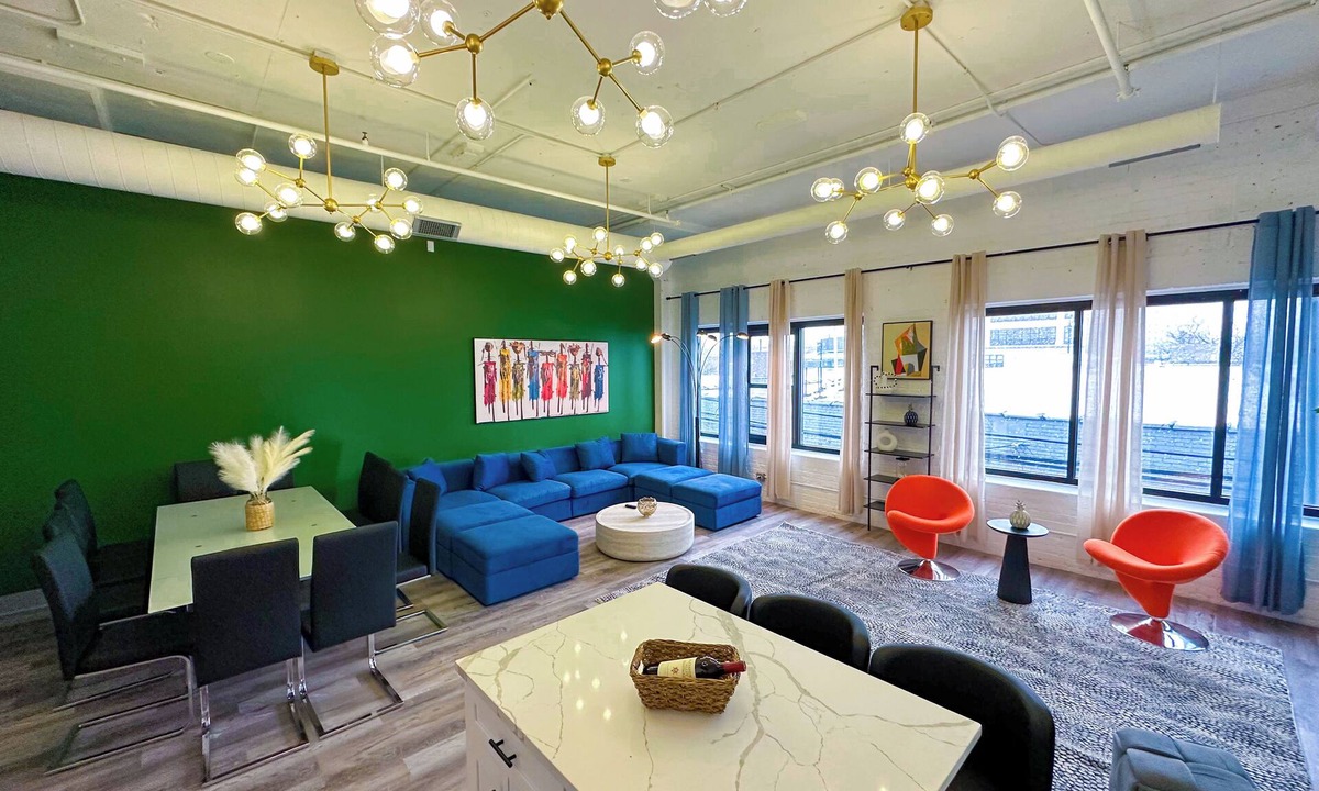 Prairie District Apartment | McCormick 6B/4Ba Luxury Suite for groups/12 guests