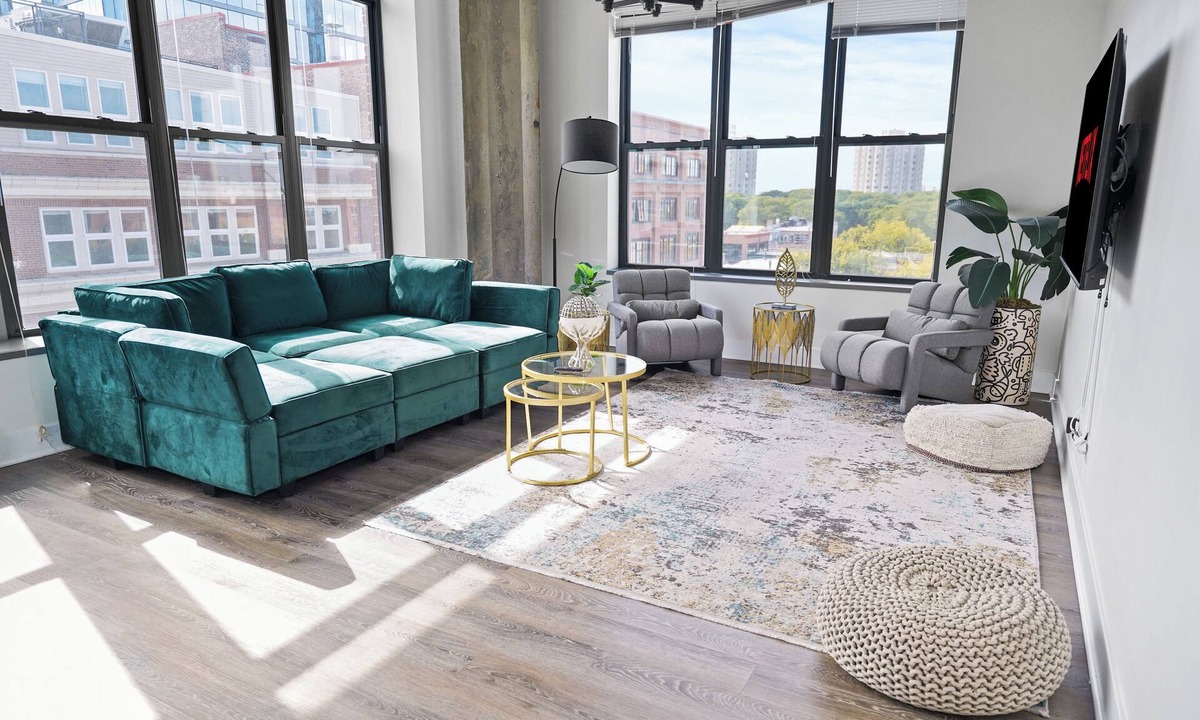 Near South Side House | McCormick Apt 3BR Corner Oasis Near Soldier Field & Museum Campus